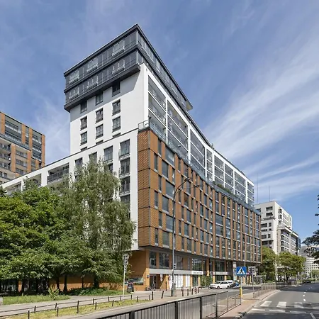 Апартаменты Ecru 3-bedroom Luxurious Wwa21 *