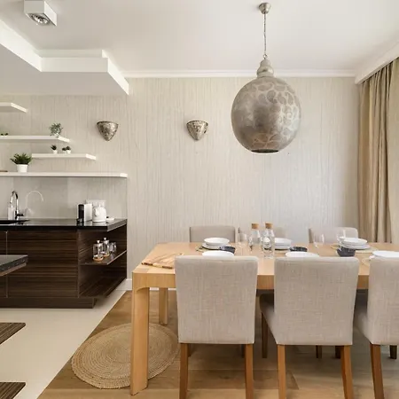 Ecru 3-bedroom Luxurious Wwa21 Apartment