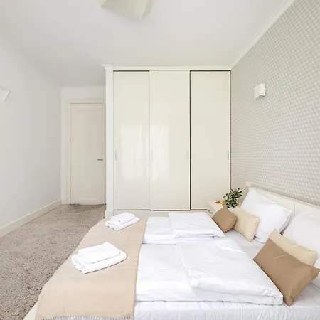 Ecru 3-bedroom Luxurious Wwa21 * Varsóvia