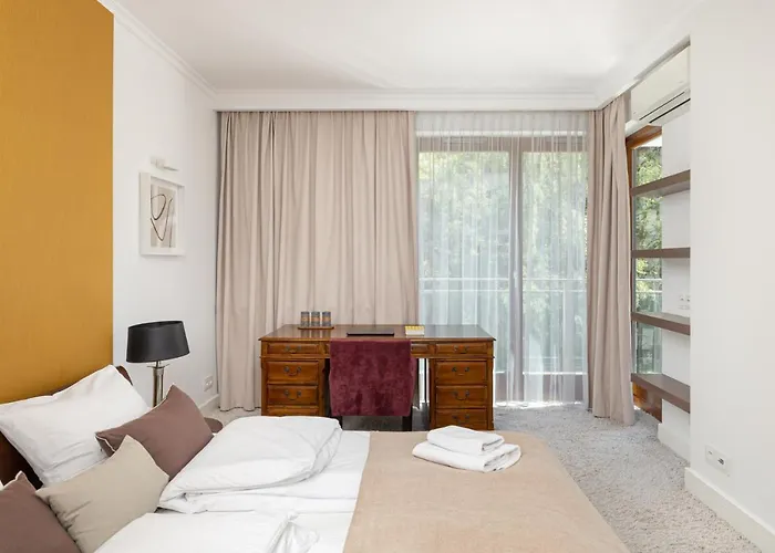 Ecru 3-bedroom Luxurious Wwa21 Varsovie