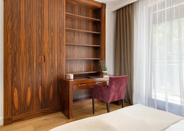 Ecru 3-bedroom Luxurious Wwa21 Appartement Varsovie