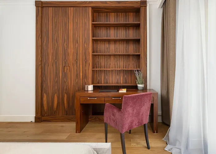 Ecru 3-bedroom Luxurious Wwa21 Appartement