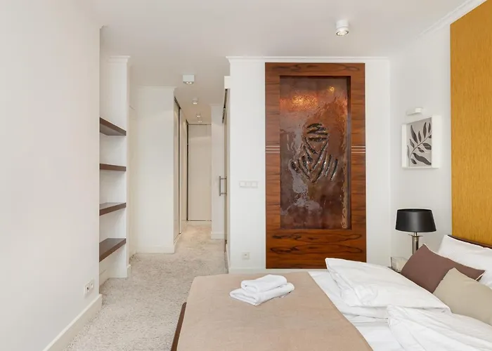 Ecru 3-bedroom Luxurious Wwa21 דירה ורשה