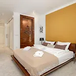Apartment Ecru 3-bedroom Luxurious Wwa21