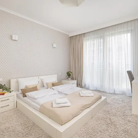 Ecru 3-bedroom Luxurious Wwa21 Apartman *